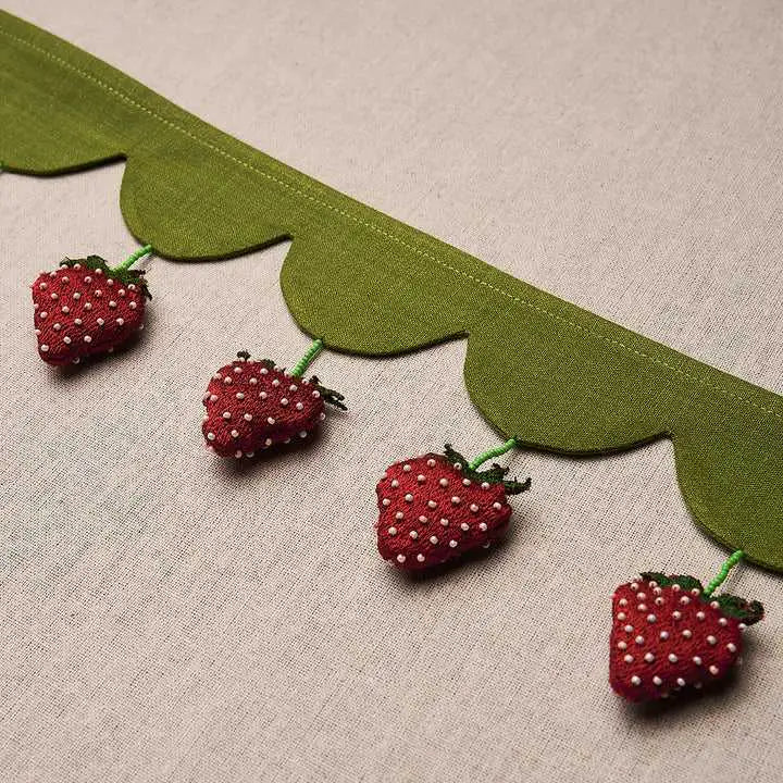 Schumacher Samples Strawberry Jam Trim Deco Interni