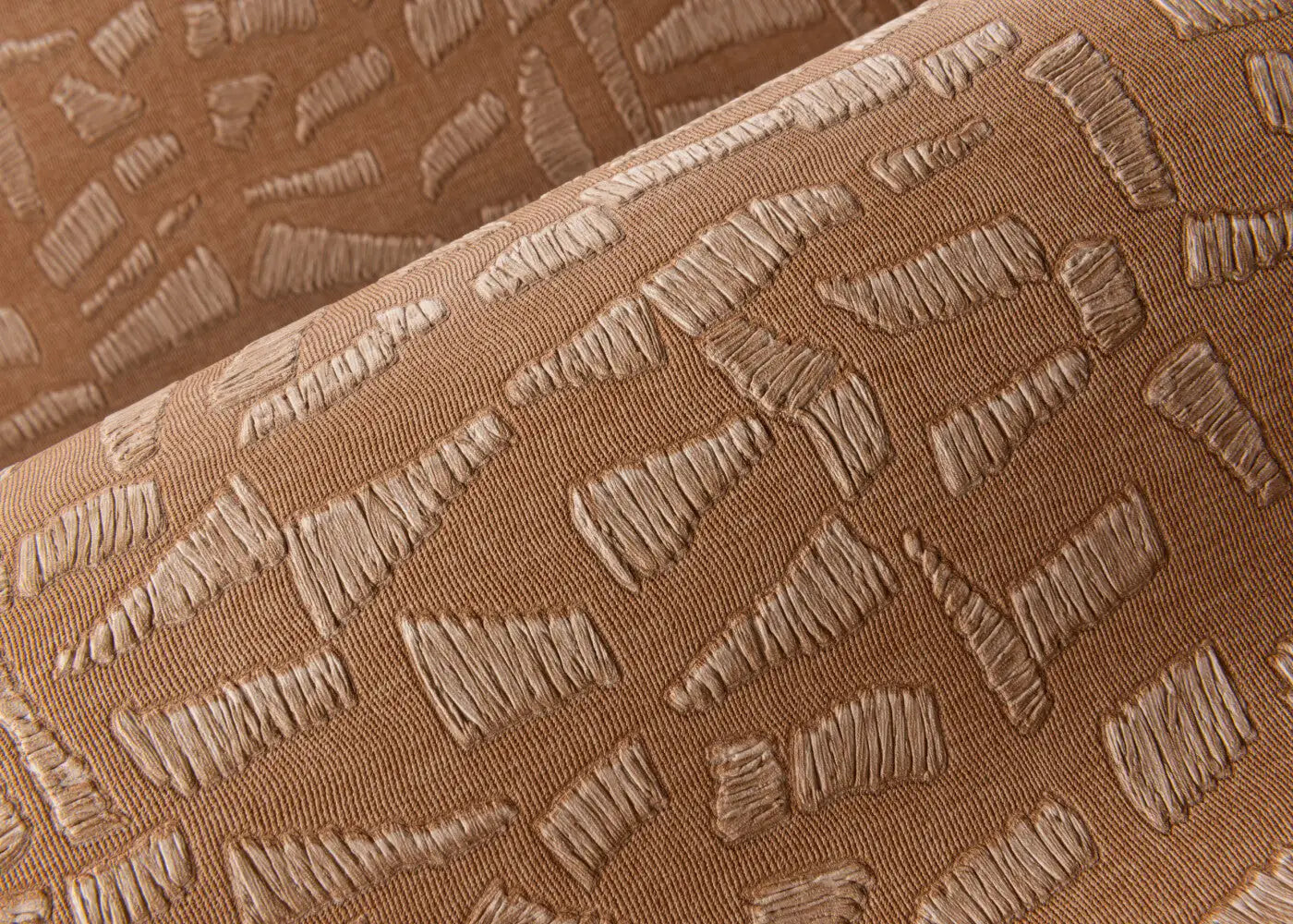rivestimento murale con motivi geometrici tinta su tinta