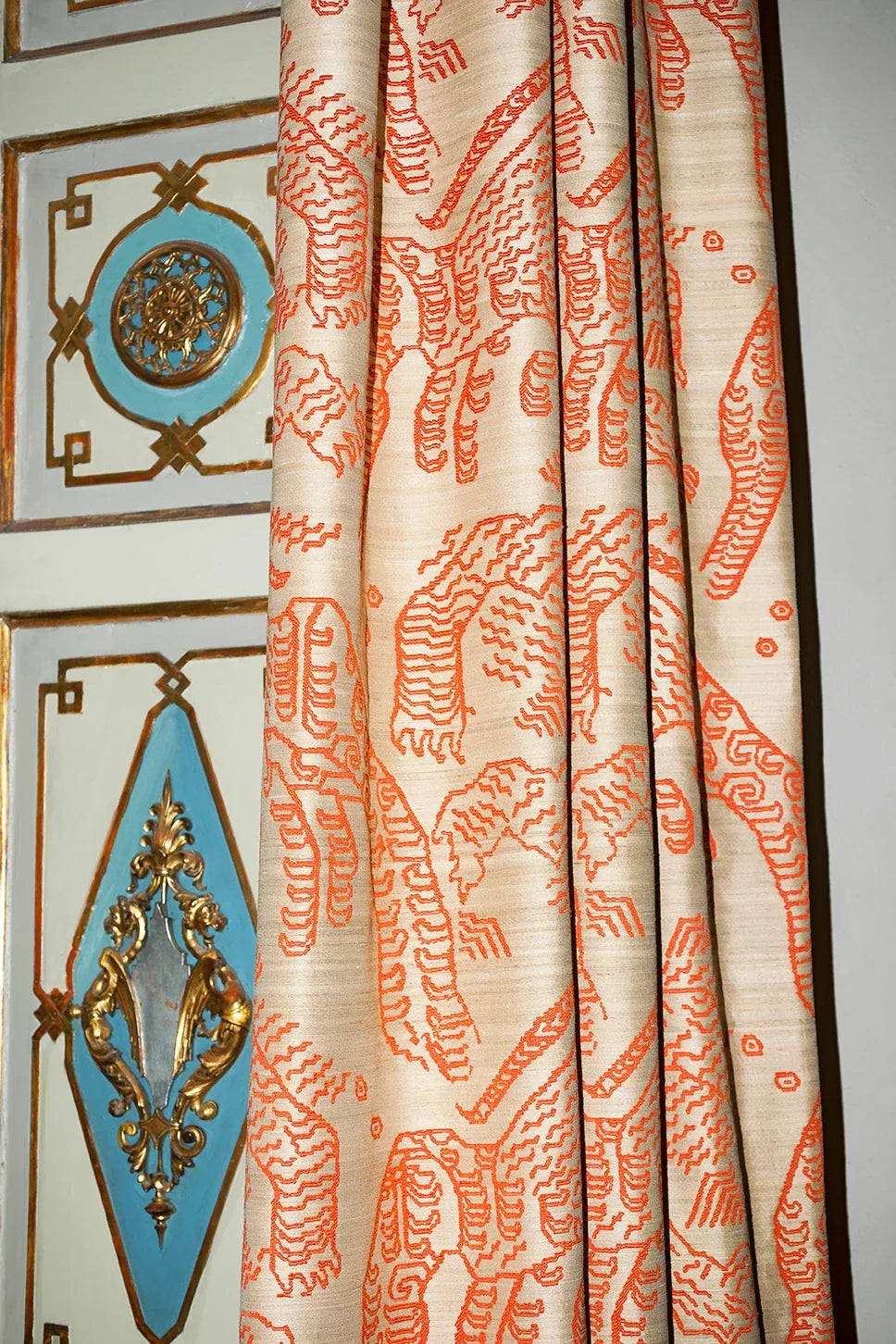 Dedar Tiger Silk tessuto ambientazione
